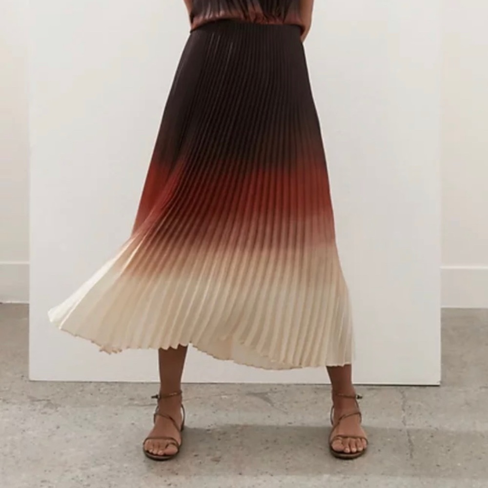 *NWT* Pleated Ombré Banana Republic skirt